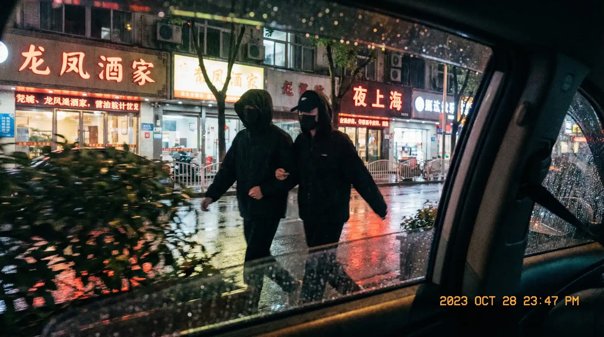 leyu乐鱼娱乐 - 顶流明星深夜密会现场抓拍照片